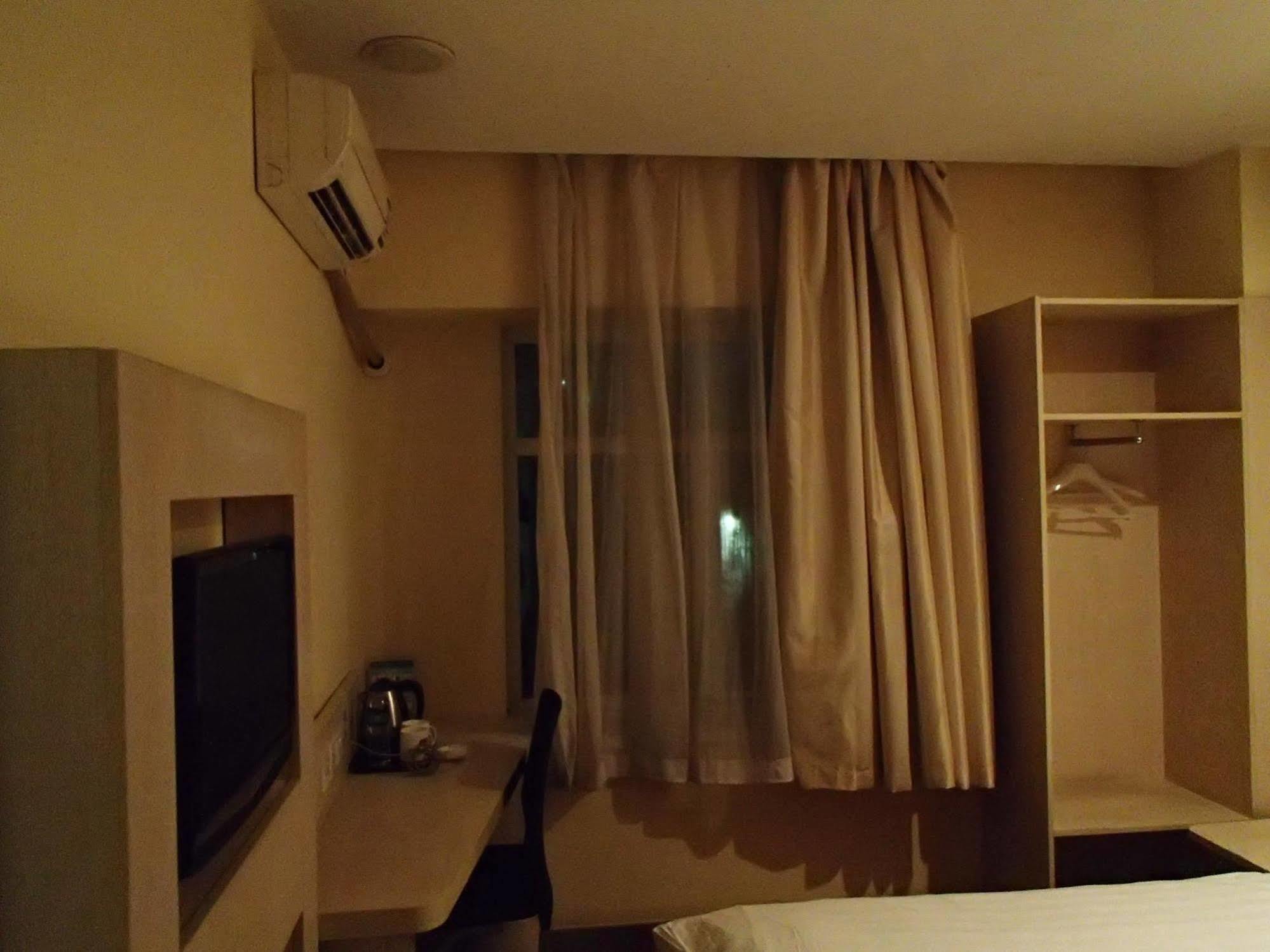Hanting Express Hotel 2*